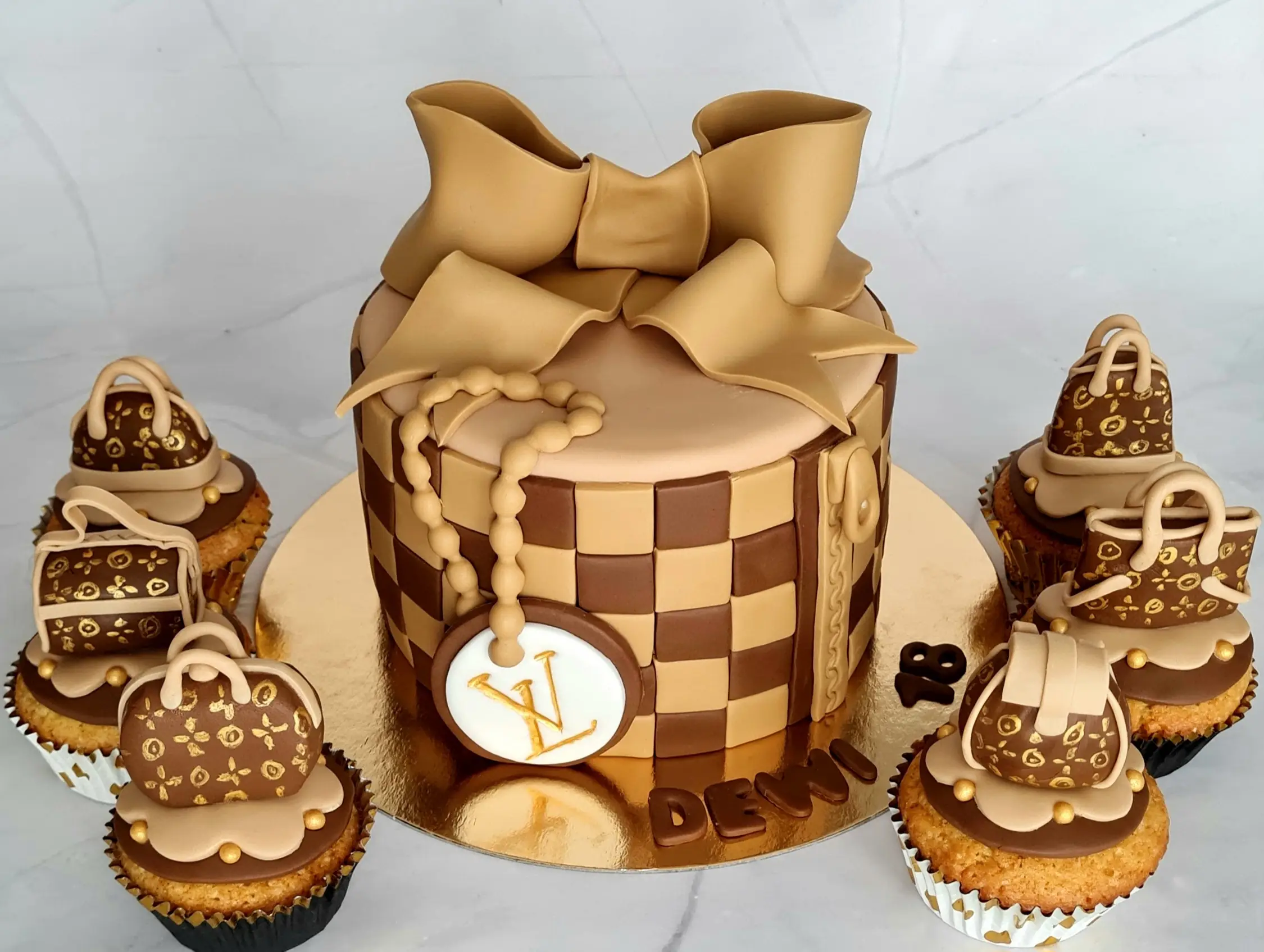 Designer merk taart en cupcakes Louis Vuitton